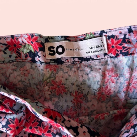 Red & Pink Floral Mini Skirt with Tie Belt –Size L - Picture 8 of 8